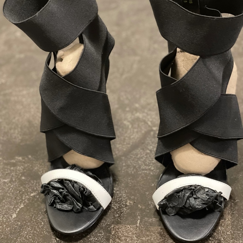 Paper Fox B/W Women Heels